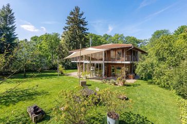 Objektvideo ansehen: Nachhaltig, wohngesund und lichterfüllt in naturnaher Lage: Individuelles Domizil mit Wohlfühl-Flair