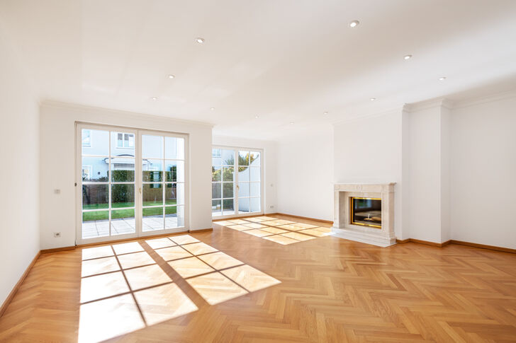 Wohnzimmer mit Kamin