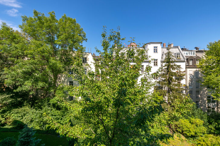 Parkähnlicher Innenhof
