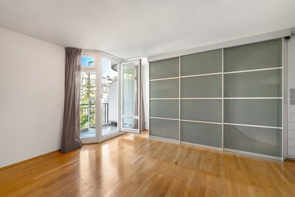 Schlafzimmer mit Westbalkon