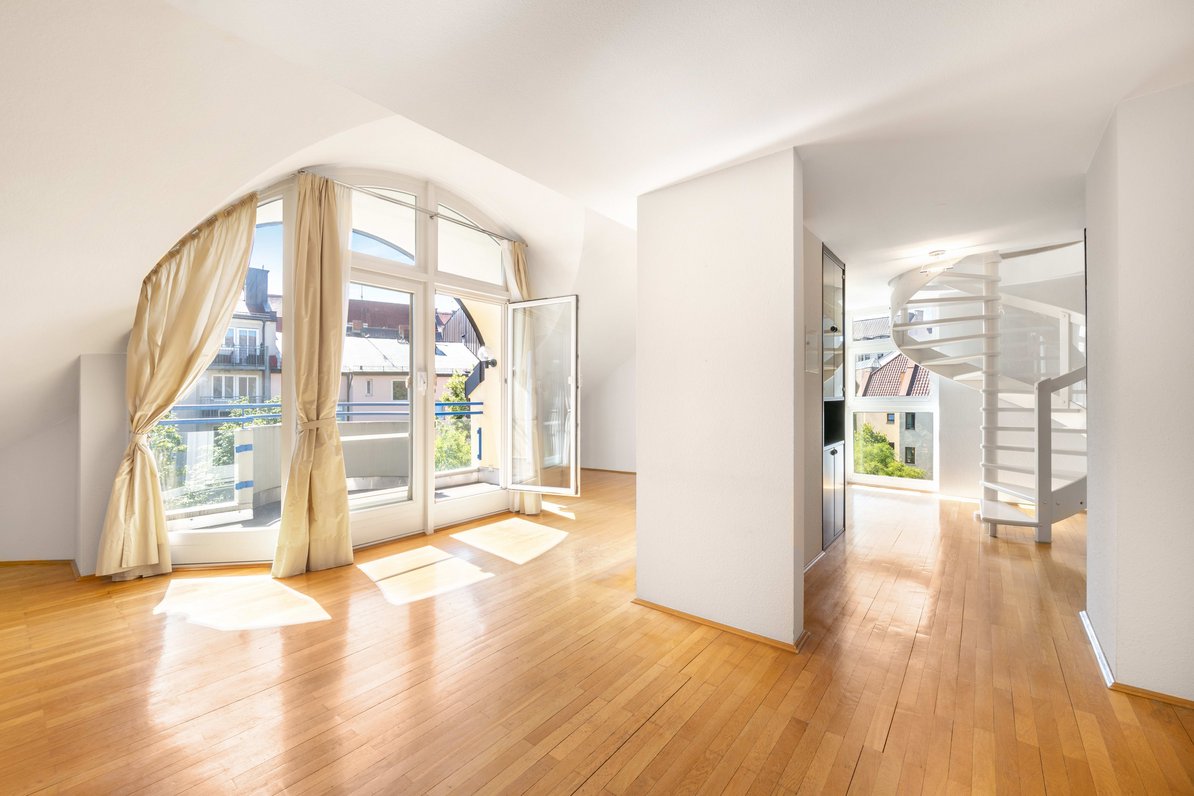 Lichterfülltes Wohnzimmer