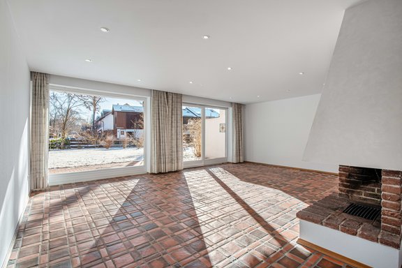 Wohnbereich mit offenem Kamin