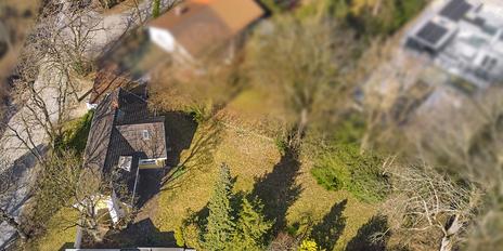 A prime location surrounded by nature: a 1,150 m² lot with a spacious garden