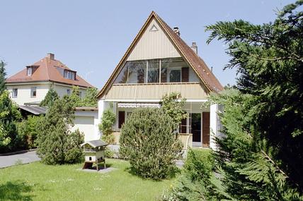 Nettes Giebelhaus von 1950/60 mit hübschen Garten