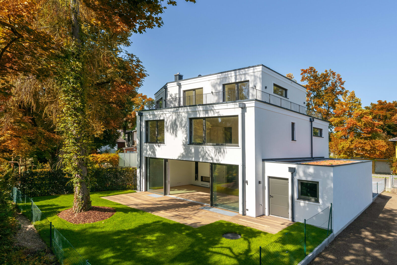 Neubau mit Bauhaus-Ästhetik