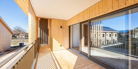 Neubau: Besonders großzügige 4-Zimmer-Wohnung mit umlaufendem Balkon und Loggia