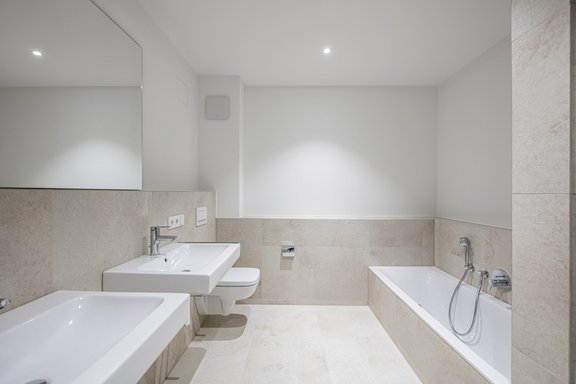 Modernes Bad im Obergeschoss