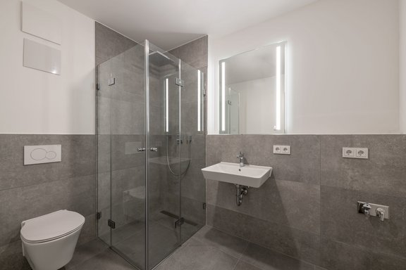 Bad mit Rainshower-Dusche