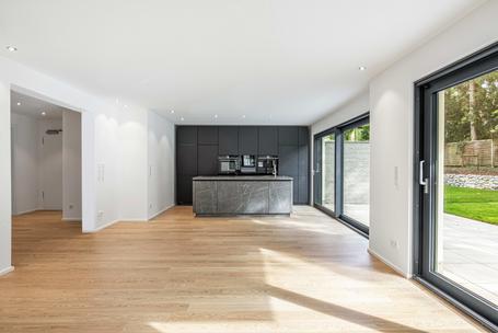 New construction/first occupancy: Elegant 3-room garden apartment with homely basement