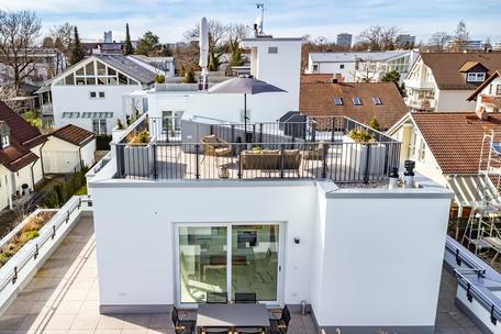 Neubau/Erstbezug: Exklusives Haus-im-Haus mit Rooftop und spektakulärem Alpenblick