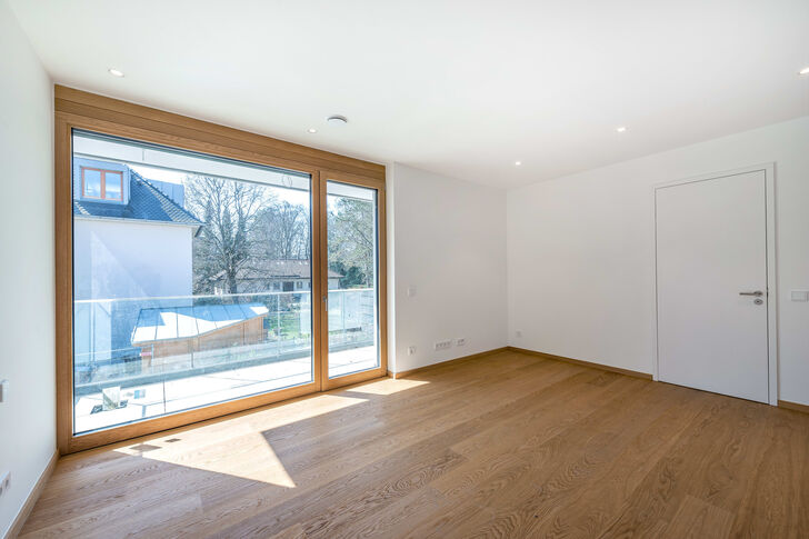 Masterschlafzimmer mit Balkon