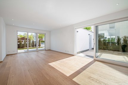 Wohnbereich mit zwei Terrassen