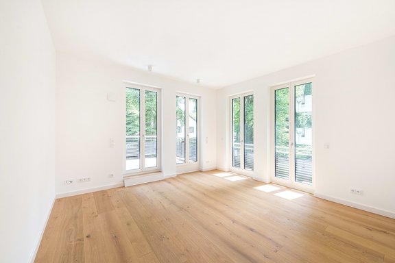 Helles Schlafzimmer mit Zugang zur Südostterrasse