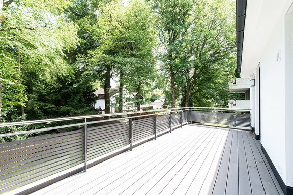 Südostterrasse vor den Schlafzimmern
