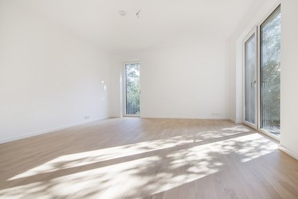 Lichtdurchflutetes Zimmer