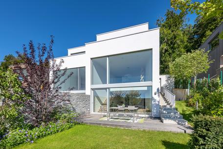 Neubau / Erstbezug: Stylische Haushälfte mit Top-Ausstattung, Erdwärme und Photovoltaik