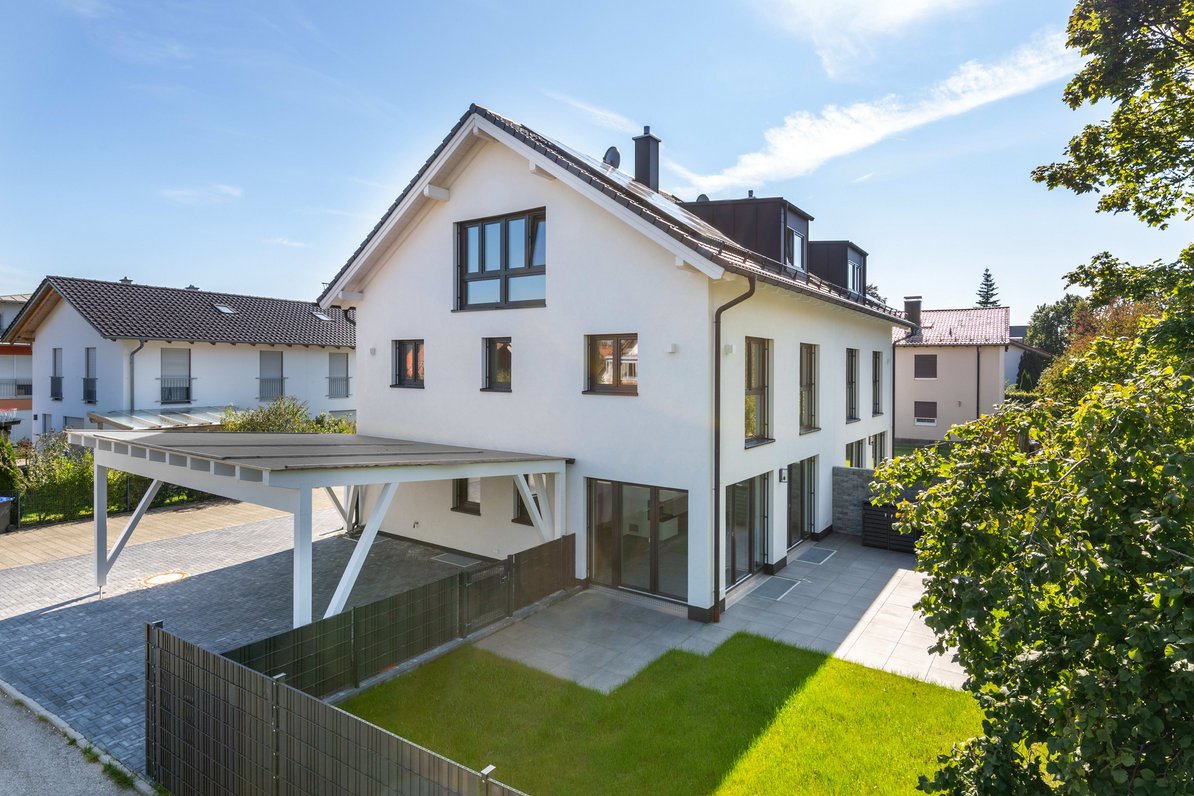 High-quality semi-detached house