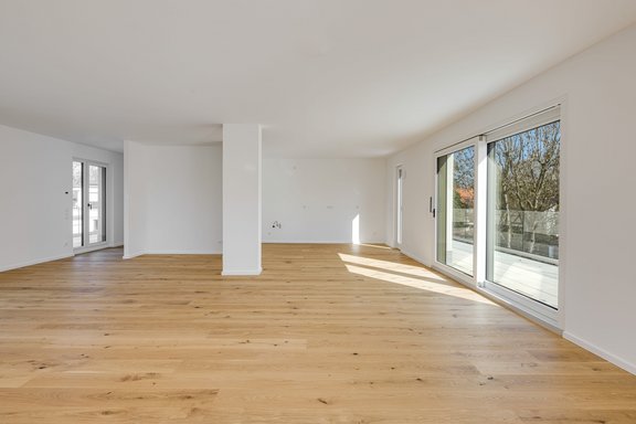 Large kitchen/dining area