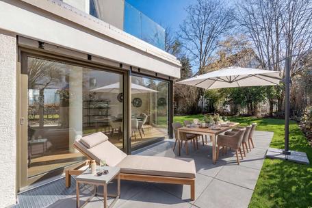 New build: Spacious 4-room garden apartment with hobby room and private house-within-a-house feeling