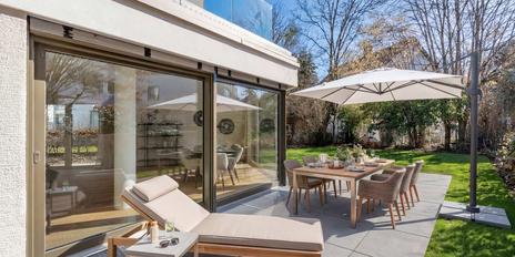 Neubau: Großzügige 4-Zimmer-Gartenwohnung mit Hobbyraum und privatem Haus-im-Haus-Gefühl