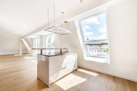 Neubau: Großzügige, lichtdurchflutete 3,5-Zimmer-Wohnung mit drei Terrassen