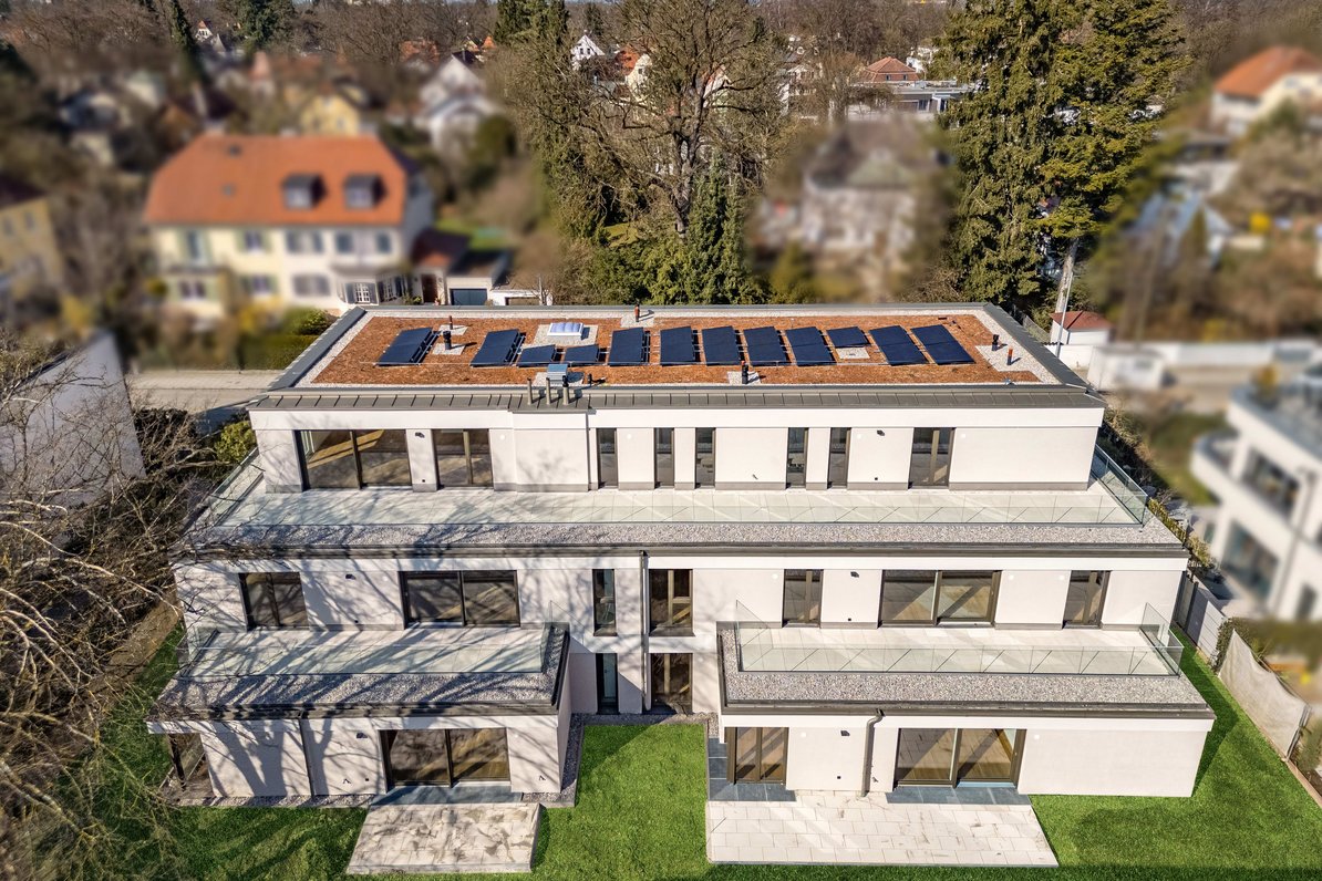 Spacious roof terrace