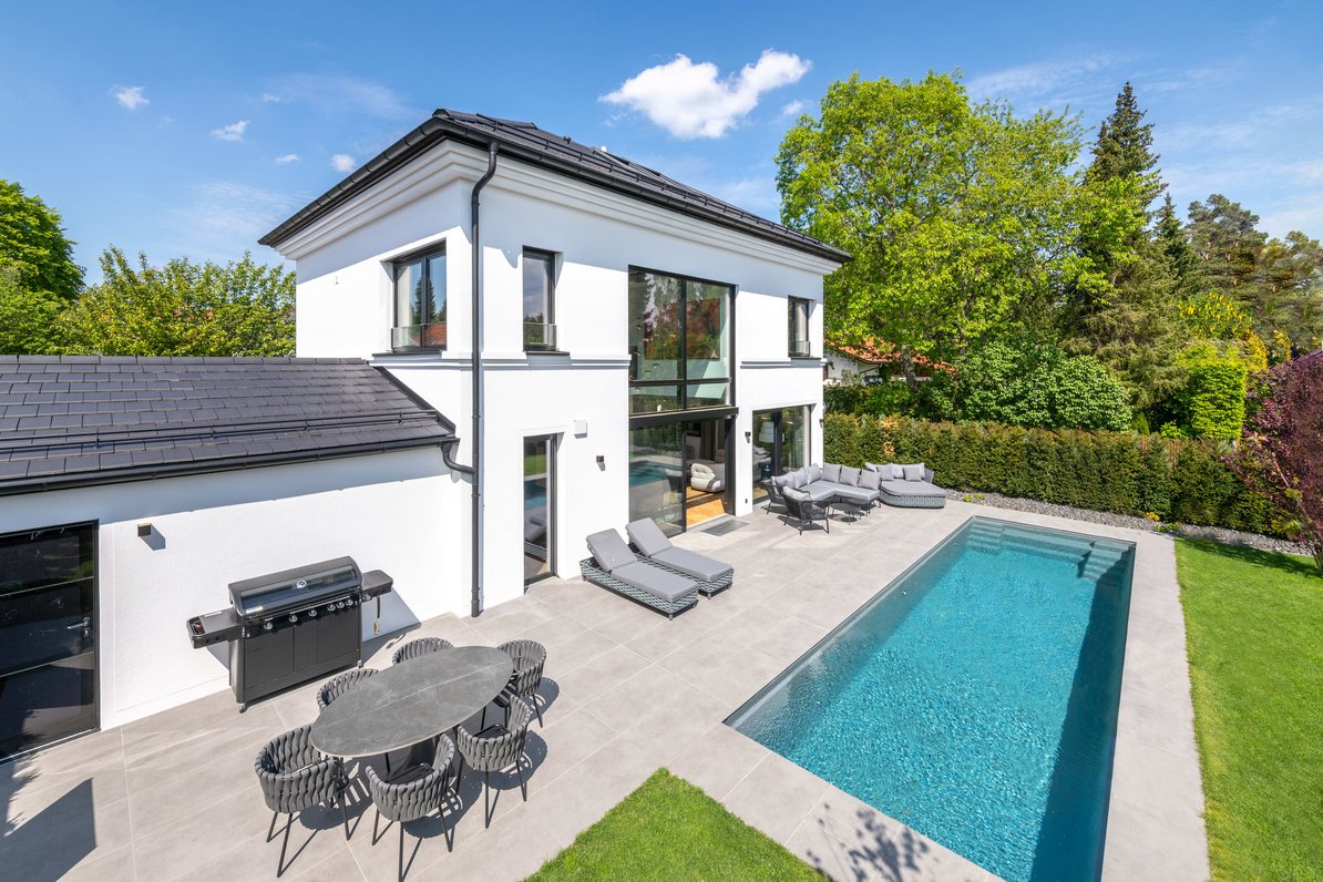 New build: high-end villa with coolness, individuality and family friendliness