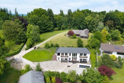 Villa property in a quiet dream location surrounded by greenery