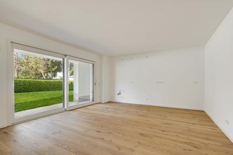 Neubau: Klar geschnittene 2-Zimmer-Gartenwohnung mit Terrasse und zauberhaftem West-Privatgarten