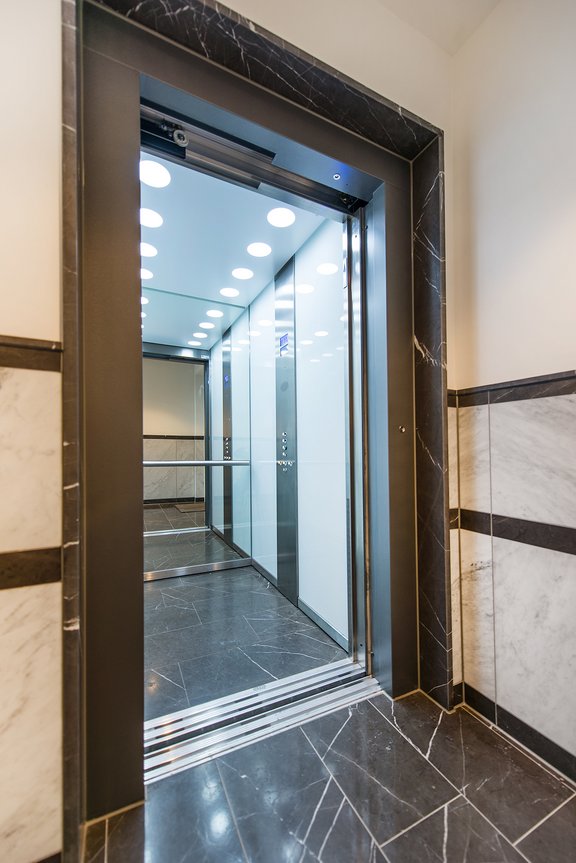 Lift to the apartment