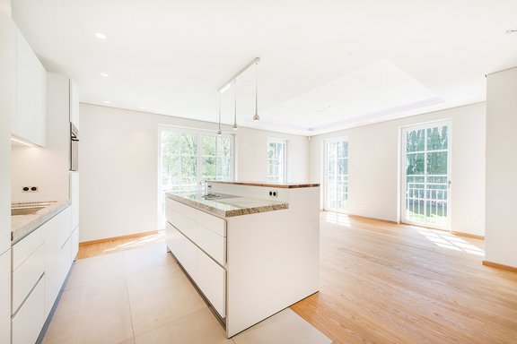 Kitchen with cooking block