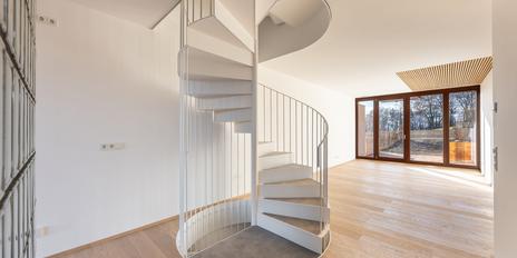 Neubau: Mittelhaus mit modernem Design am Starnberger See