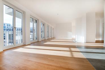 Neubau: Moderne 5-Zimmer-Wohnung mit Kamin und großem Süd-Balkon direkt an der Isar