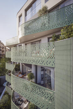 Organically curved balconies