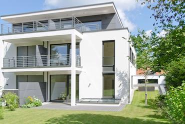 Newly built townhouse in light architecture with best equipment and dream south garden