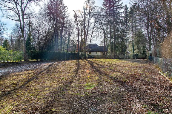1.360 m² großes, sonniges Südwest-Grundstück