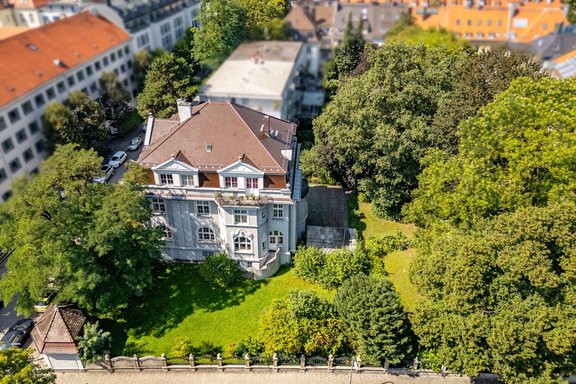 Sonniges Grundstück mit Baureserve
