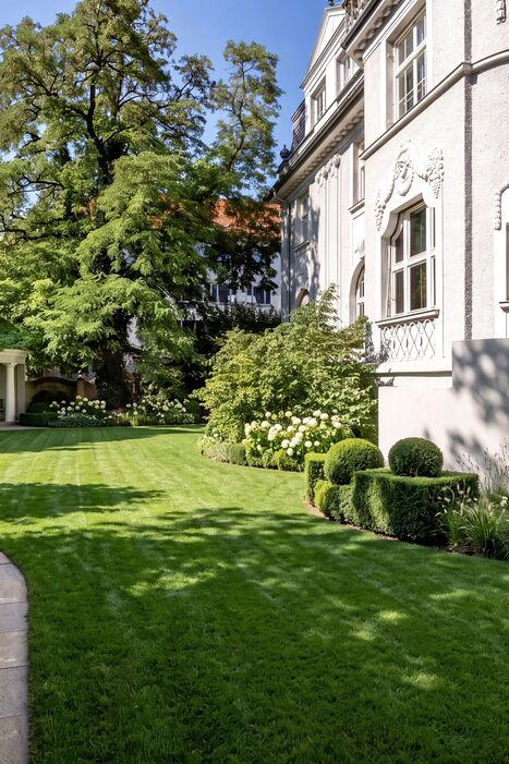 Parkähnlicher Garten mit Pavillion (visualisiert)