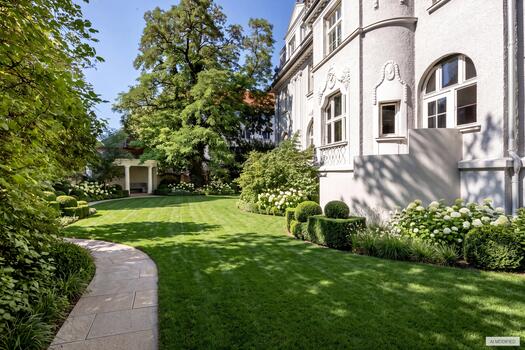 Parkähnlicher Garten mit Pavillion (visualisiert)