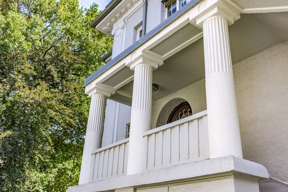 Repräsentativer Eingang