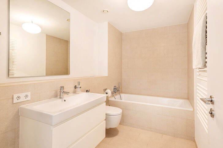 Masterbad en suite mit Badewanne