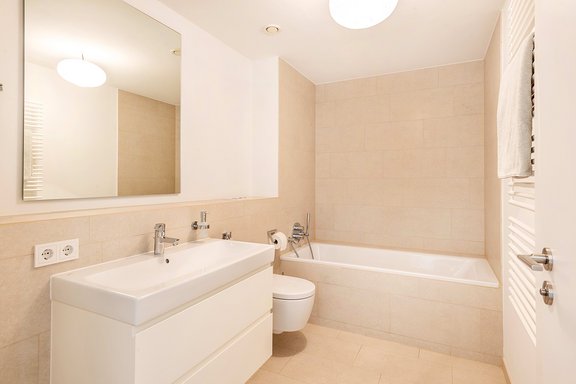 Masterbad en suite mit Badewanne