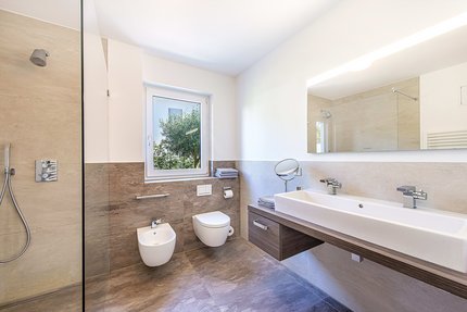 High quality daylight bathroom