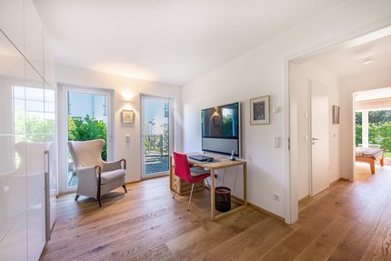 Arbeitszimmer mit Gartenzugang