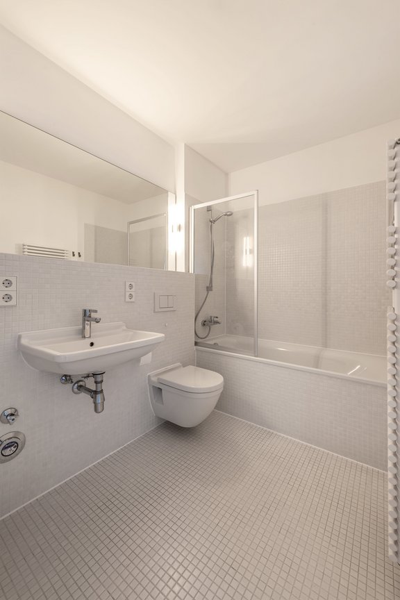 Puristisch gestaltetes Masterbad