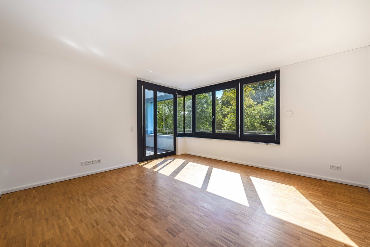 Gut geschnittener Wohn-/Essbereich mit sonnigem Ambiente