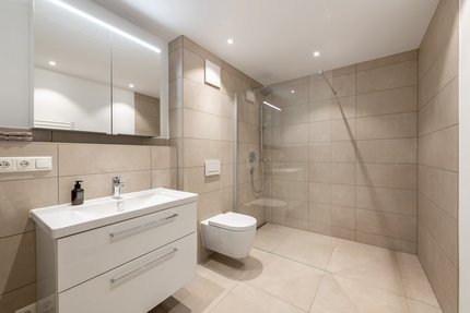 Zeitlos-elegante Badgestaltung