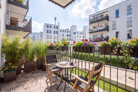 Charming Outdoor Retreat (virtually furnished)