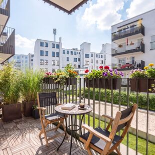 Charming Outdoor Retreat (virtually furnished)