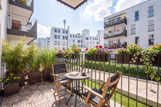 Charming Outdoor Retreat (virtually furnished)